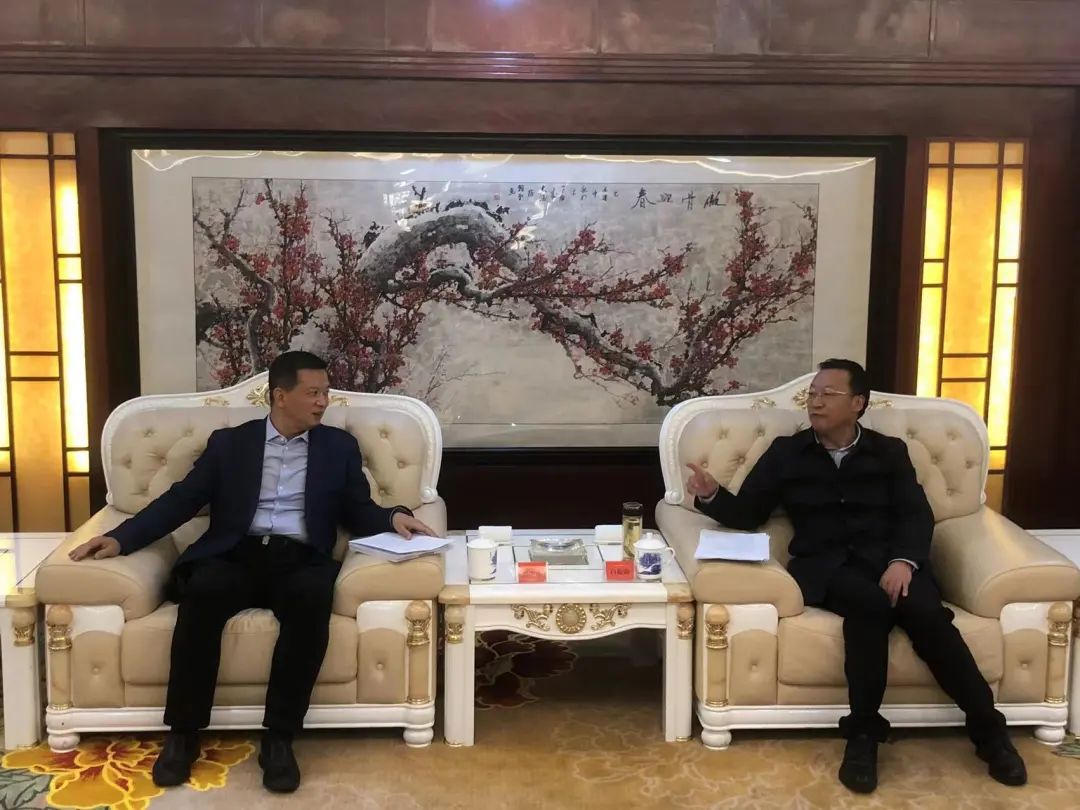 竇生銘一行赴平?jīng)鍪猩糖雍献魇乱?>
                            </div>
                        </div>
                        <div   id=