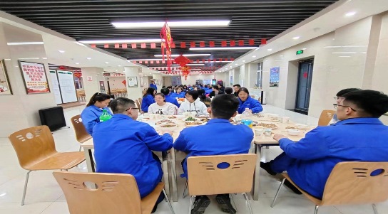 除夕慰問送溫暖、濃濃關懷顯真情 ——隴神戎發(fā)領導班子慰問一線員工