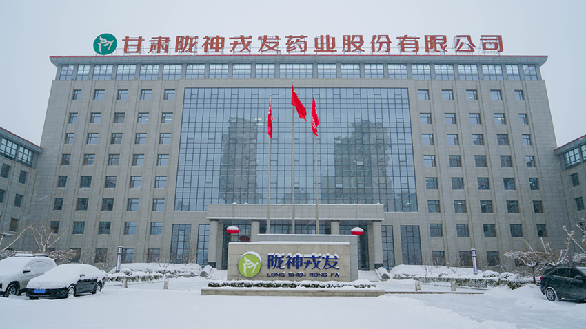 聞雪而動為暢通，掃雪除冰保安全