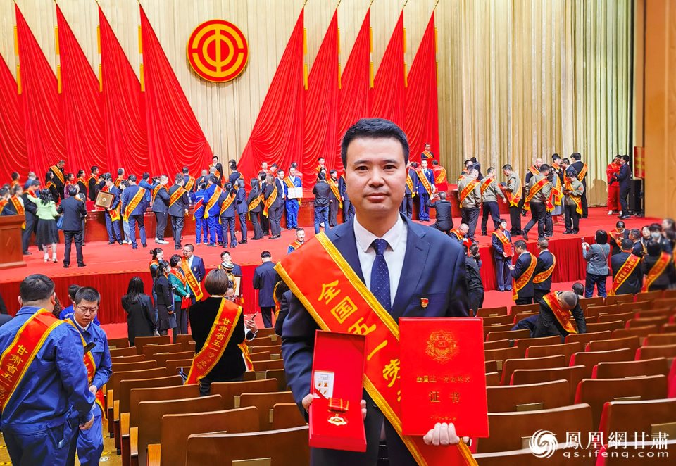 【全國先進(jìn)】“一”心研好藥 “杰”出青年捧起全國五一勞動獎?wù)?>
                            </div>
                        </div>
                        <div   id=