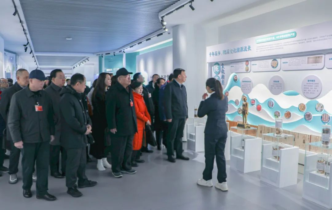 在甘全國人大代表蒞臨甘肅藥業(yè)集團集中視察